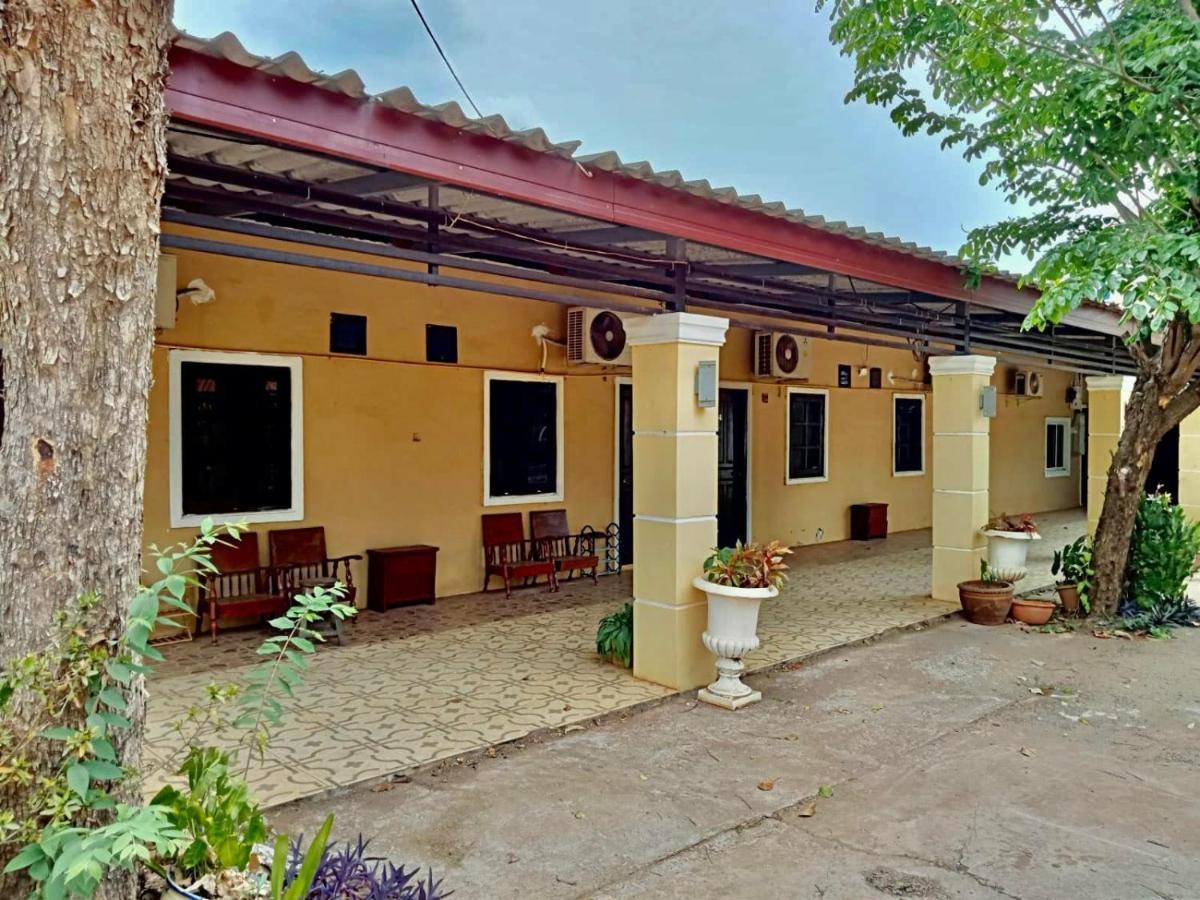 Erawan Guesthouse Паксе Екстер'єр фото