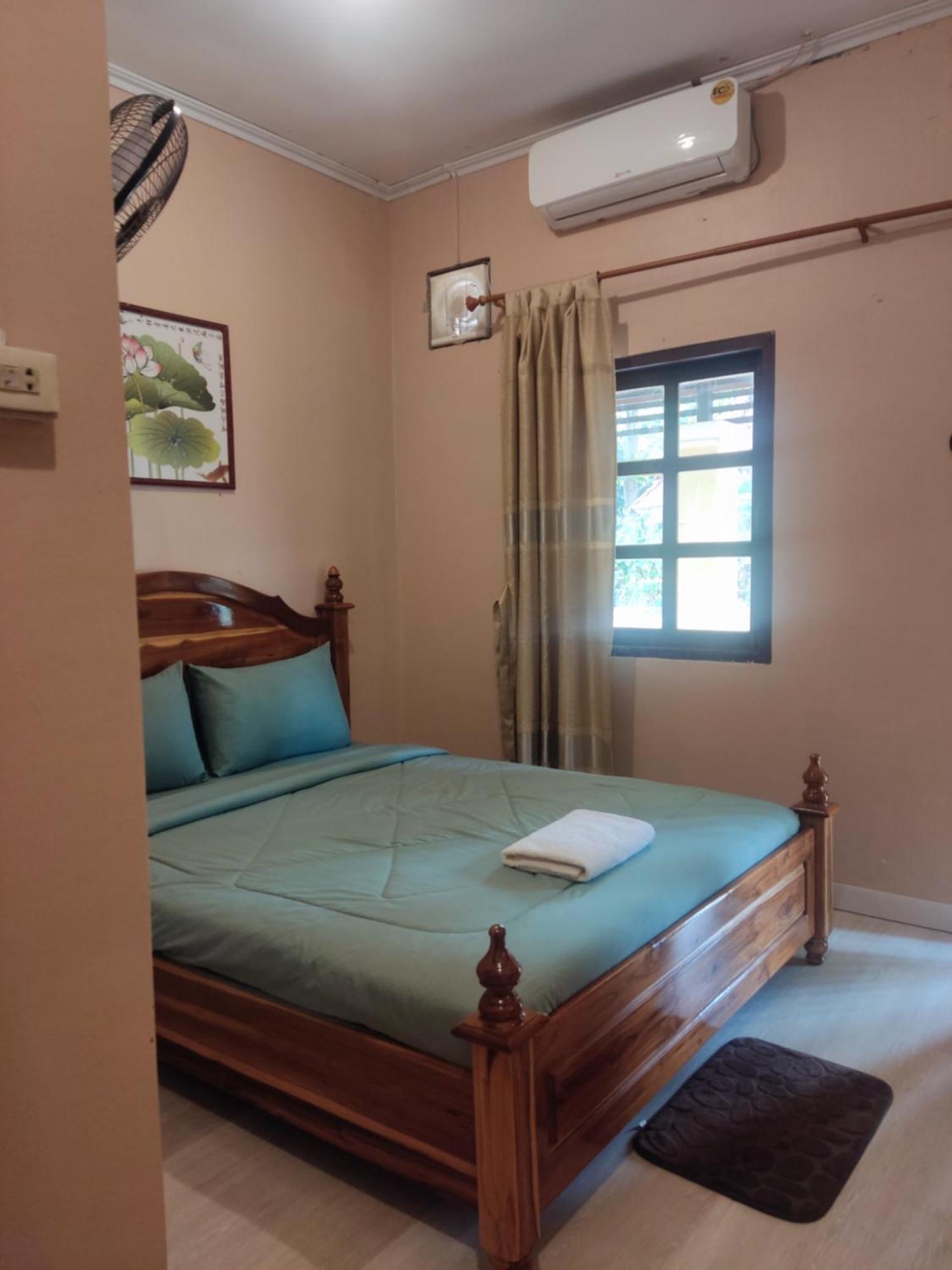 Erawan Guesthouse Паксе Екстер'єр фото