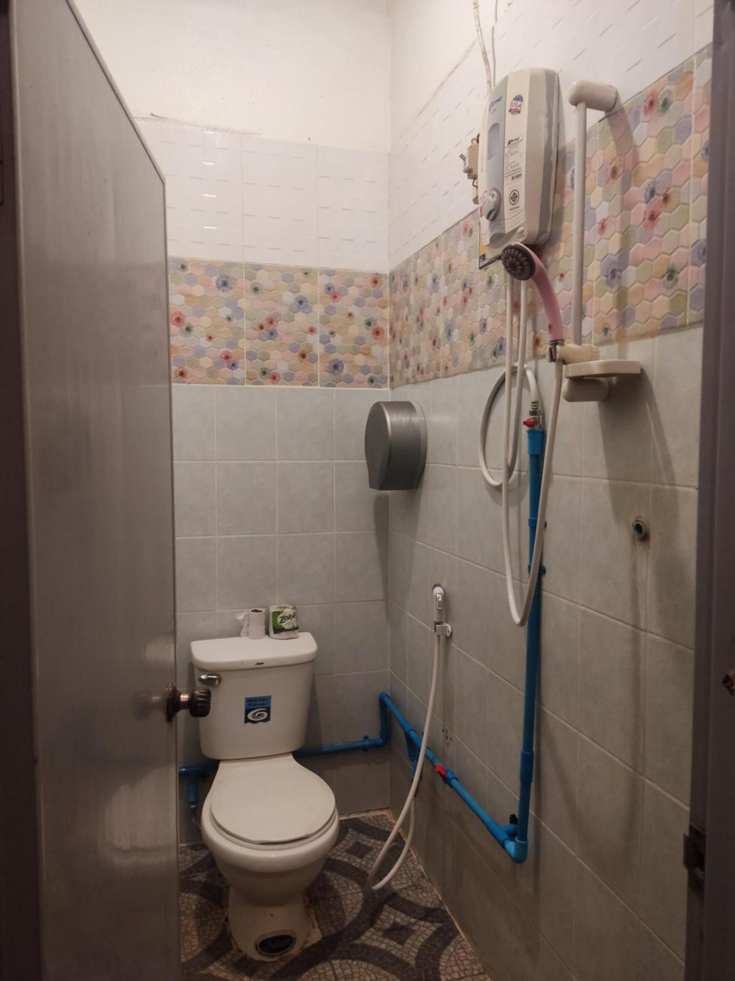 Erawan Guesthouse Паксе Екстер'єр фото