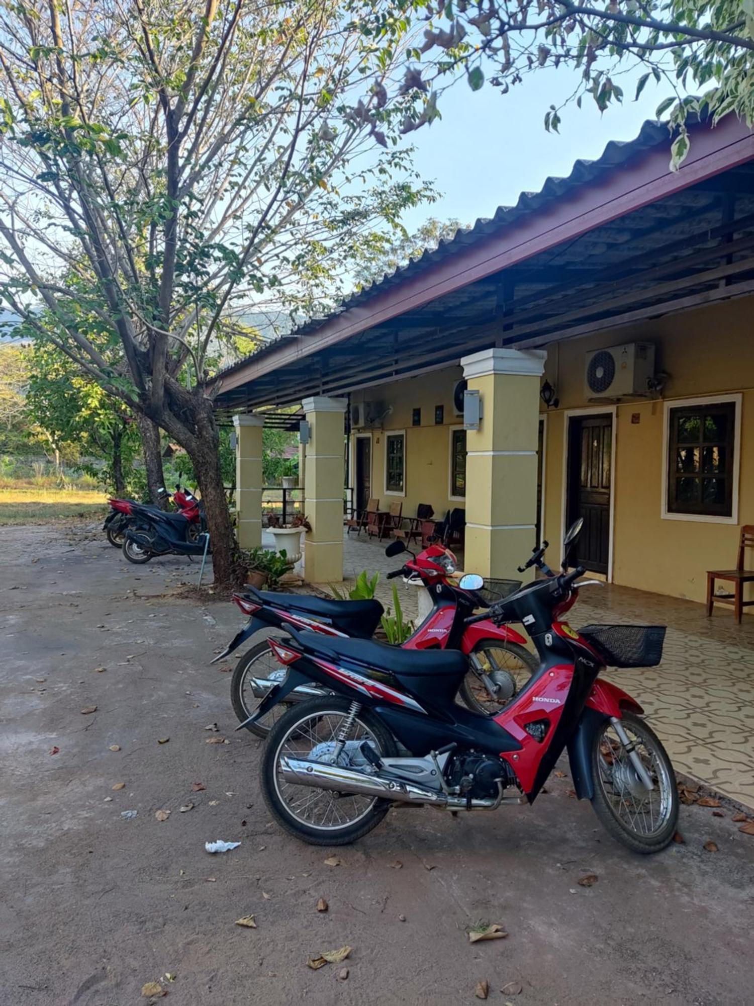 Erawan Guesthouse Паксе Екстер'єр фото