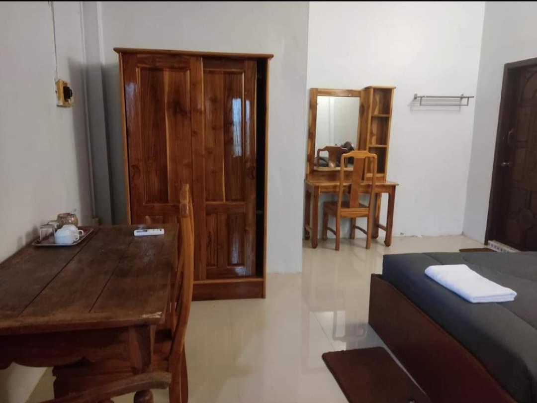 Erawan Guesthouse Паксе Екстер'єр фото