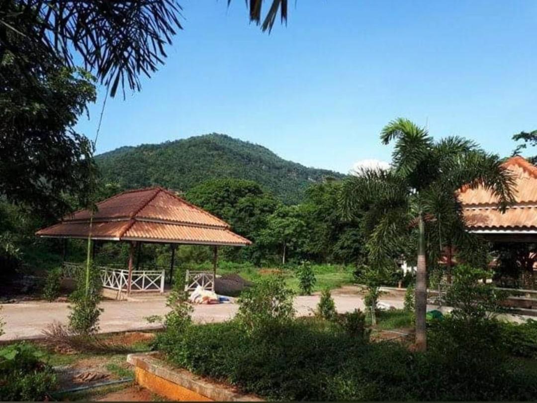 Erawan Guesthouse Паксе Екстер'єр фото