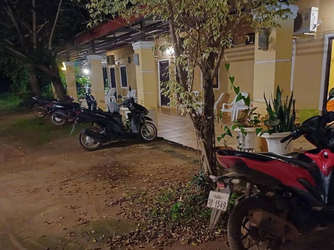 Erawan Guesthouse Паксе Екстер'єр фото