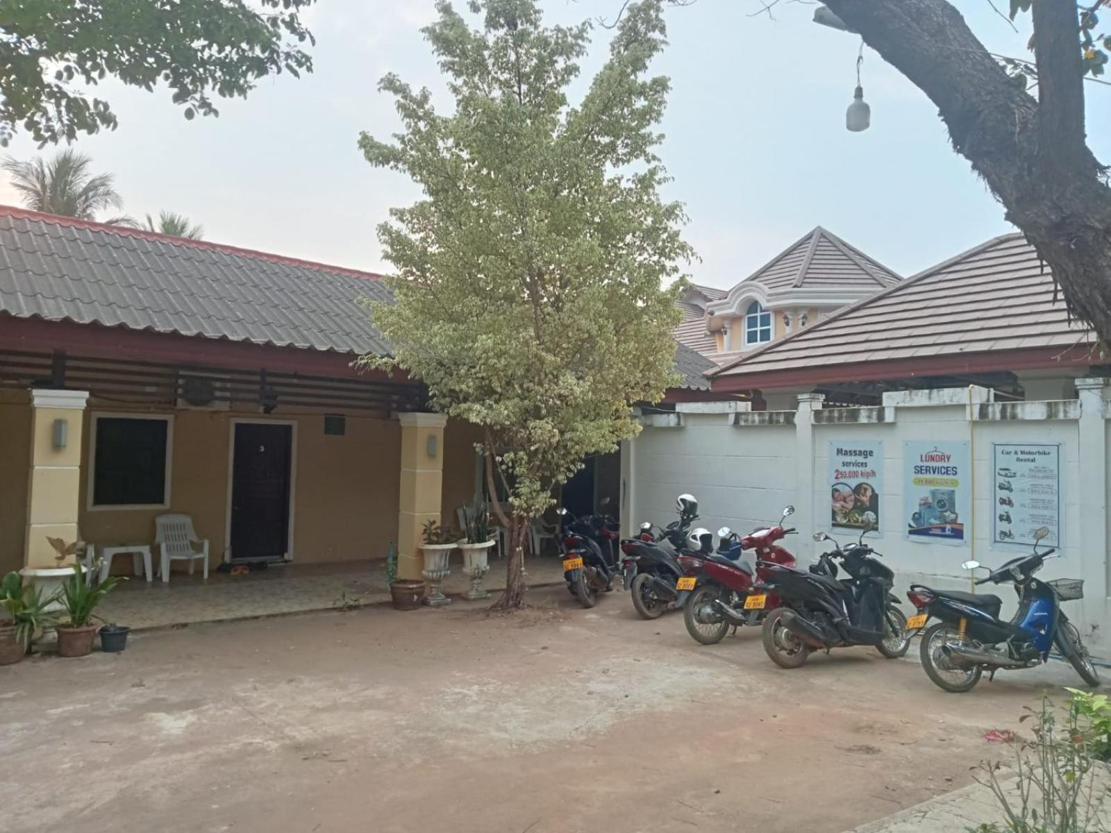 Erawan Guesthouse Паксе Екстер'єр фото