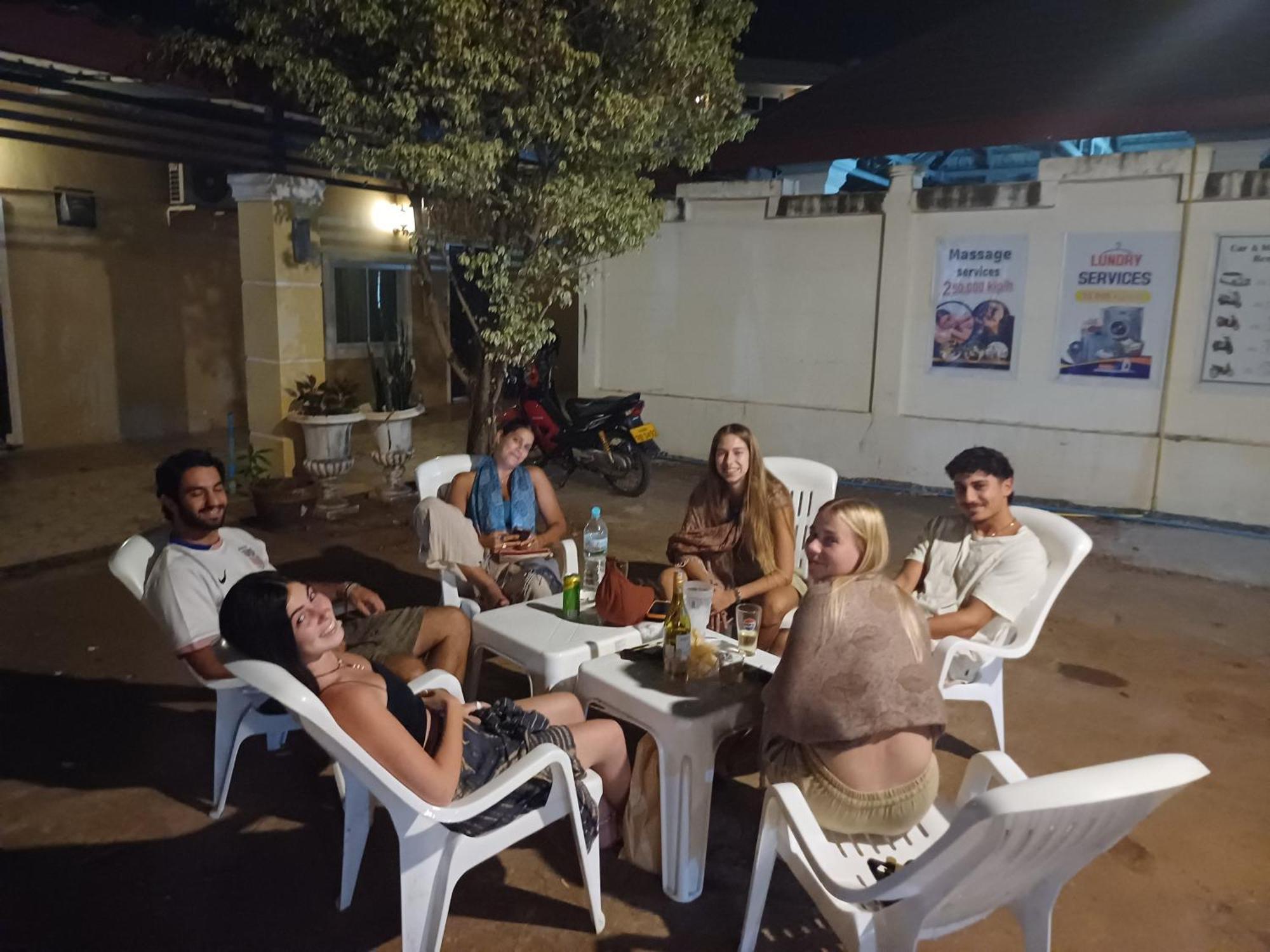 Erawan Guesthouse Паксе Екстер'єр фото