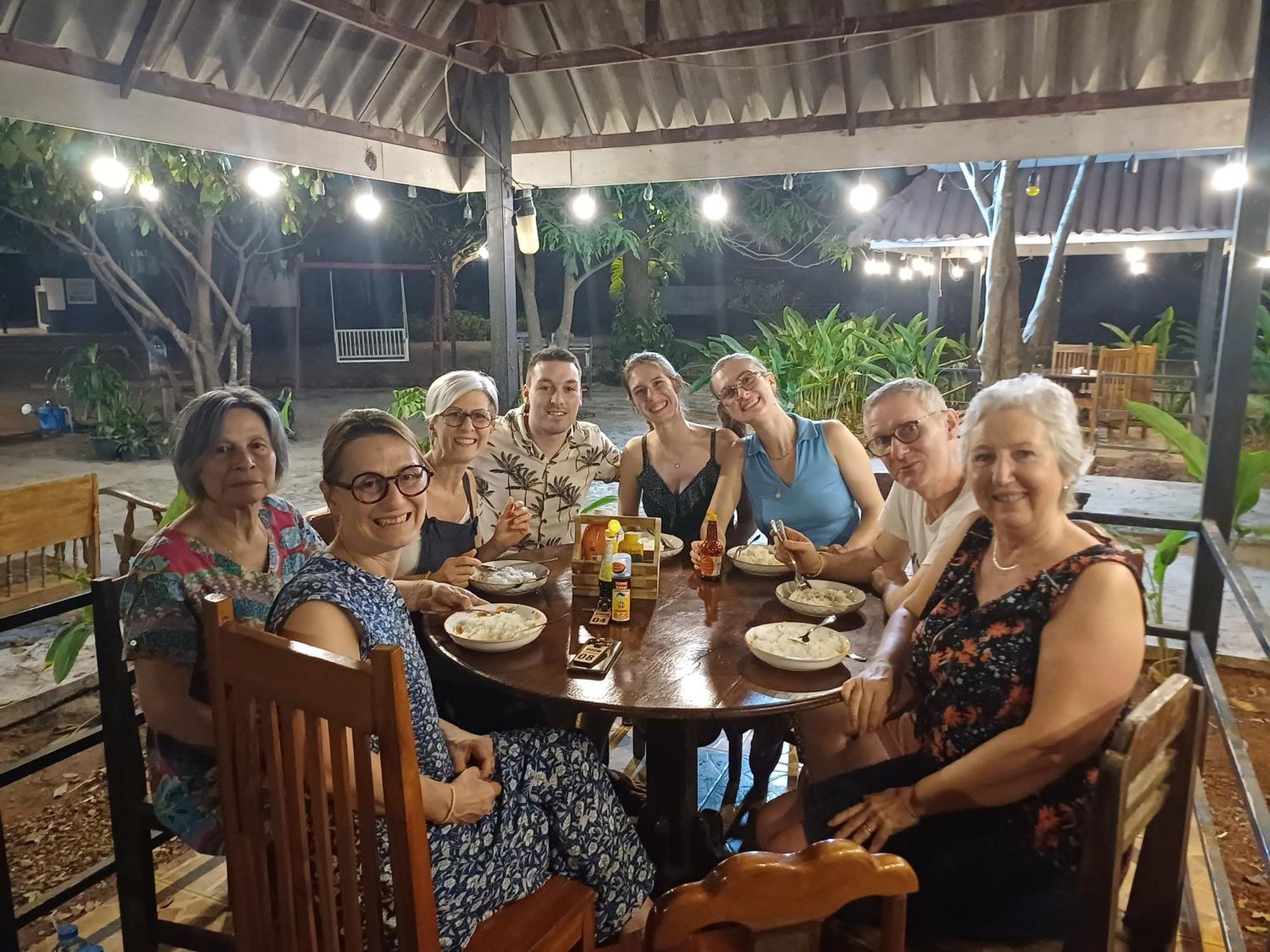 Erawan Guesthouse Паксе Екстер'єр фото