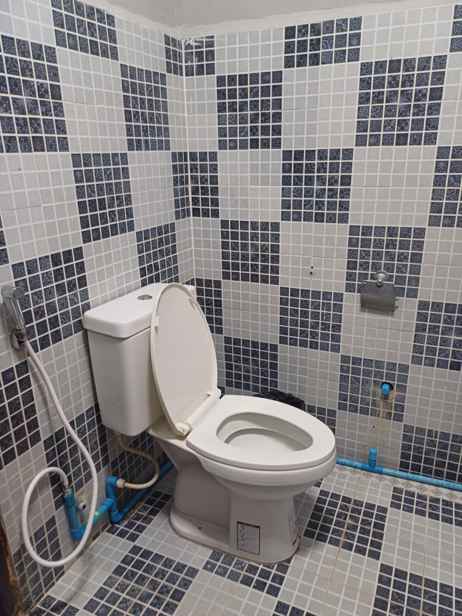 Erawan Guesthouse Паксе Екстер'єр фото